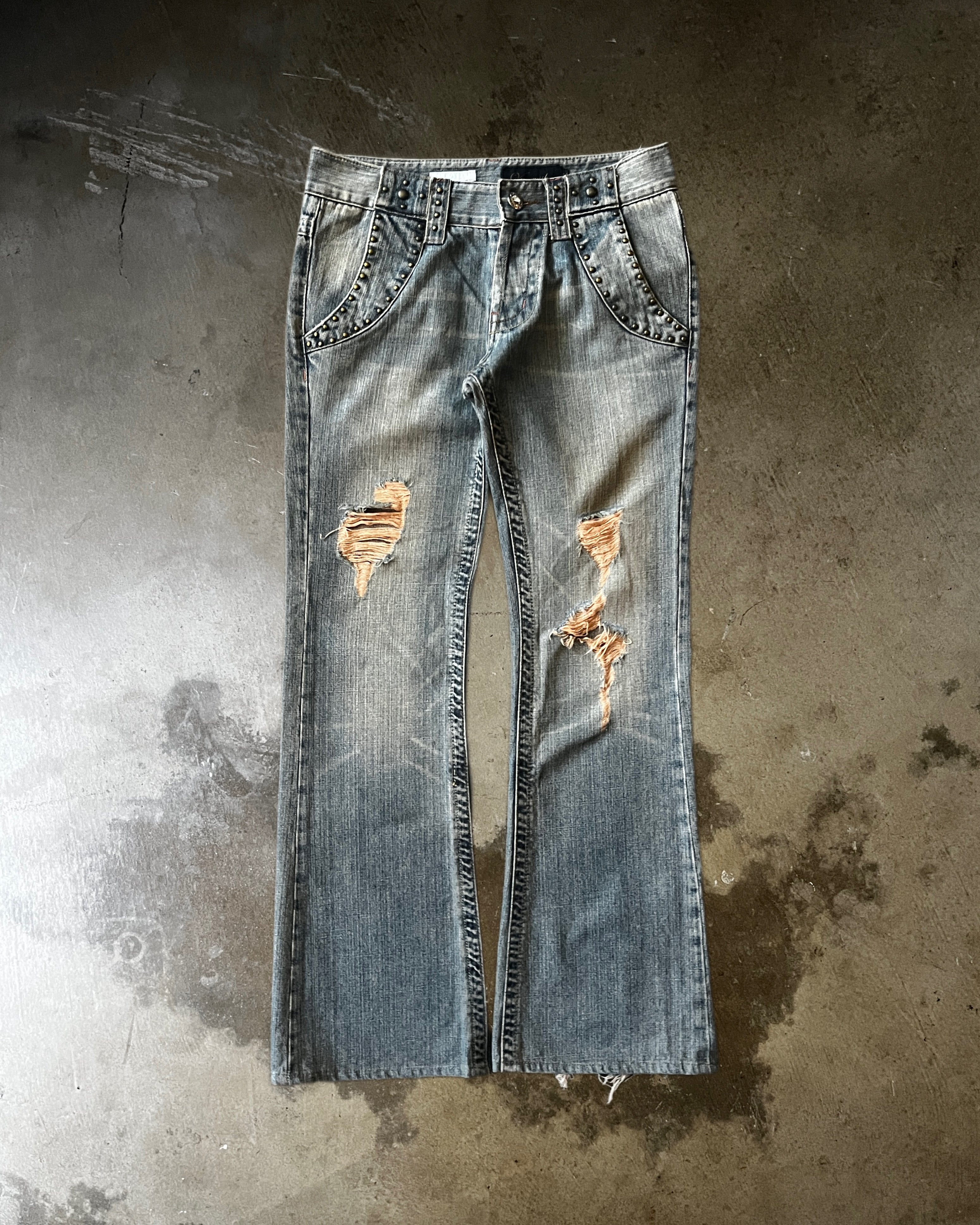 Vanquish Distressed & Studded Flared Jeans – FOULMANNERED